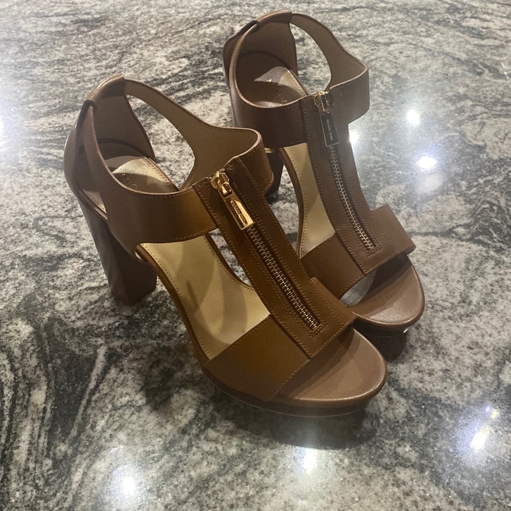 Nwot Michael Kors MK leather heels
